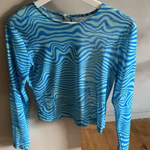 Blå see-through tröja - Superfin blå tröja i storlek S/M.