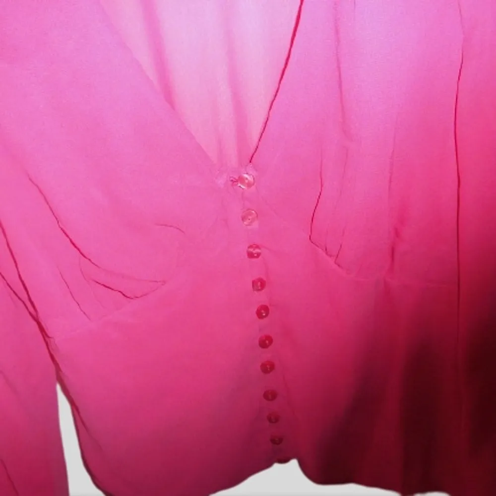 Rosa blus i nyskick från HM. Storlek 44/XL. Material polyester.. Blusar.