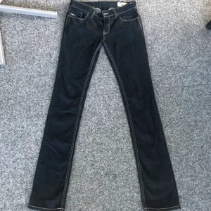 Diesel jeans - Helt nya diesel jeans. Tyvärr för små för mig. Lågmidjade och rak modell.