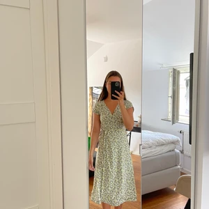 Klänning & Otter Stories  - Storlek 34