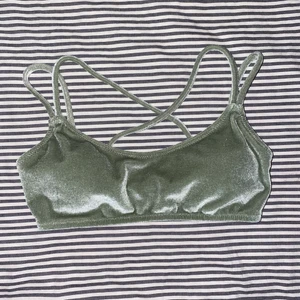 Bikini - Grön bikini överdel från pink i storlek xs, aldrig använd