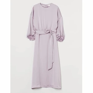 Satin klänning- H&m  - Aldrig använd & prislapparna kvar!