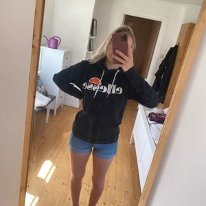 Ellesse Hoodie - Hoodie från Ellesse. Kan skickas mot att du betalar frakten. Nypris: ca 500kr