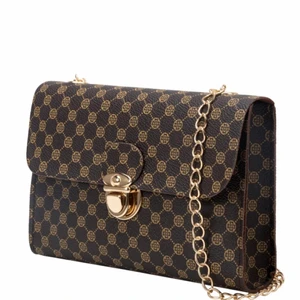 Väska 70kr  - Använd 2 gånger, har för många väskor det är därför jag säljer denna, den är smidig att ha och super fint skick, skriv vid fler bilder eller andra frågor, pris 70kr ✨köparen står för frakten✨