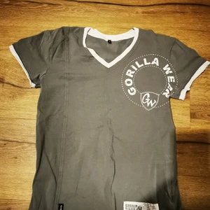 Gorilla wear t-shirt.  - Ny och endast provad herr t-shirt . Tight passform. Storlek M. 