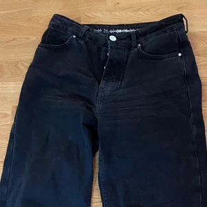 Jeans från BikBok, storlek 26 - Jeans från BikBok, storlek 26. De är i bra skick👍🏼