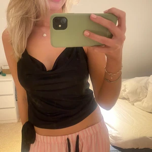 Fest topp - Super fin silkes topp med knyt vid sidan💞 jätte fin passform på alla