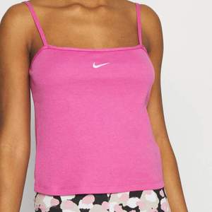 Rosa Nike linne, använt fåtal gånger så den är som ny! Frakt ingår ej