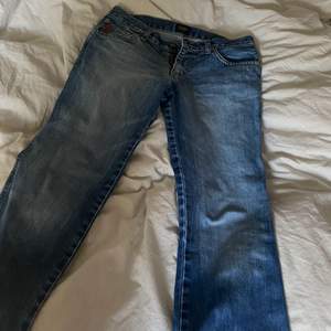 Lowrise bootcut jeans från Crocker, kommer sällan till användning, passar perfekt på mig i längd som är 156. 