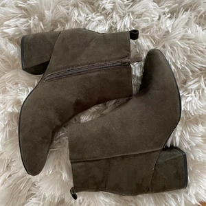 Storlek 39, grön, oanvända.  - Storlek 39. Oanvända 