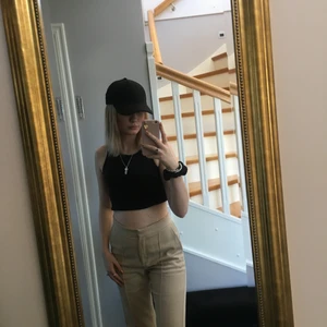 Vida byxor  - Vida byxor ifrån hm i storlek m så lite stora för mig , skriv priv för mer info 💗