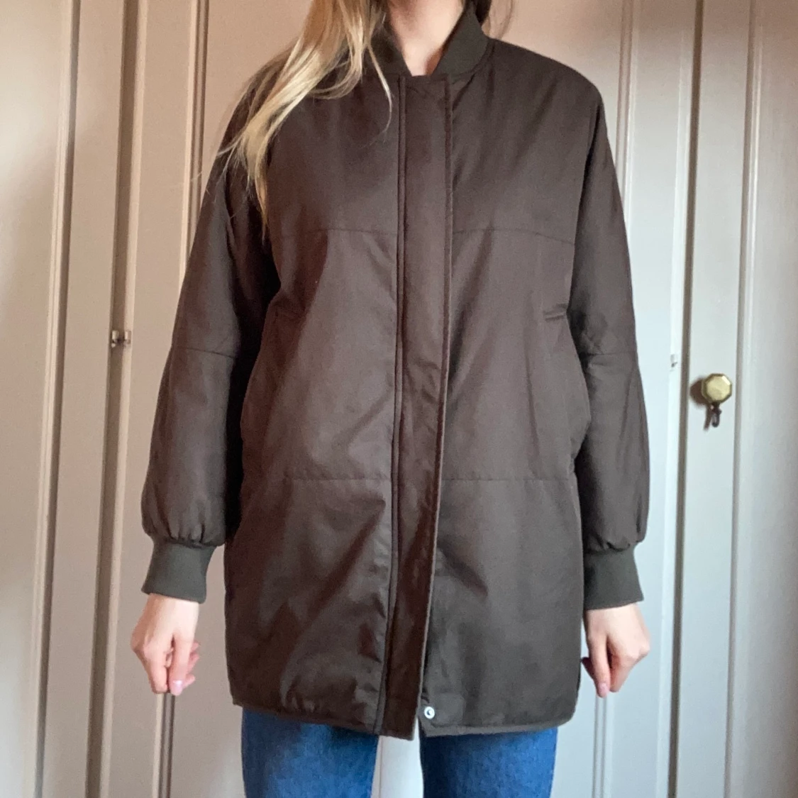 Olivbrun lång bomberjacka