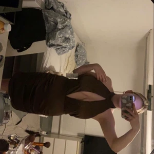 Bianca x Nelly - Storlek 40 men skulle säga att den passar en 38-40. Oanvänd med lapparna kvar!✨