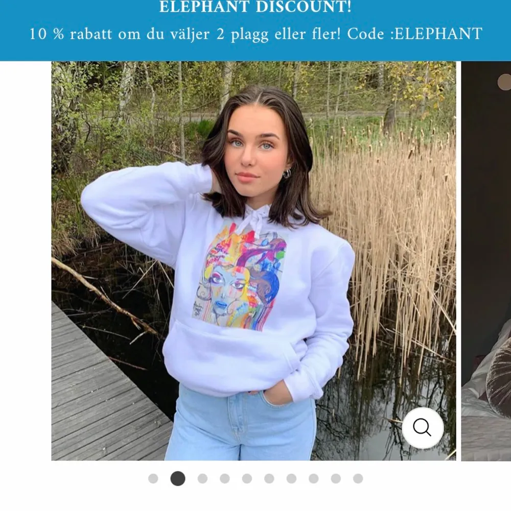 Vit jätte fin hoodie ”Painted Woman” från The cool elephant” med tryck fram. Använd några gånger! Nypris 599kr 💓. Hoodies.