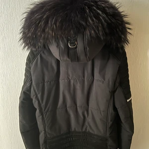 Horspist Vinterjacka Svart Storlek S - Den är som ny, har tagit hand om den bra