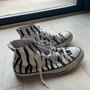 Converse storlek 39 - Converse i hyfsat bra skick.  