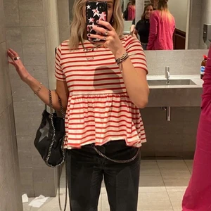 Randig tröja ifrån zara!❤️ - Randig tröja ifrån zara!❤️❤️ säljer då den inte längre kommer till användning!❤️ LÅNADE BILDER!❤️