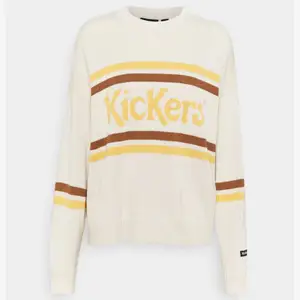 Super fin och skön stickad tröja från KicKers! Har en super fin lite over sized passform. Köparen står för frakten:)