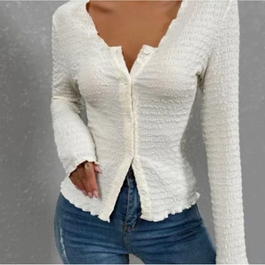 Benvit tröja - Lägger ut igen pga oseriösa köpare, ❤️‍🔥 Lånade bilder ❤️‍🔥 Supersnygg tröja i benvit färg som tyvärr aldrig använts. Köparen står för frakten på 52kr