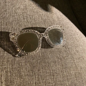 Solglasögon - Använda en gång. Fint skick