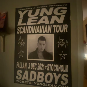 yung lean affisch poster  - Yung lean affisc från hans senaste turné , Säljs i olika skick har ca 10 st hemma , Kan mötas i stockholm city eller frakta runt hela sverige  Säljer allt ifrån 150-300kr beronde på skick på PM för mer detialjer 