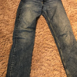 Zara jeans  - Super snygga jeans från zara, har inte hittat den på hemsidan där av priset, kom privat för mer info❤️(priser kan diskuteras!)