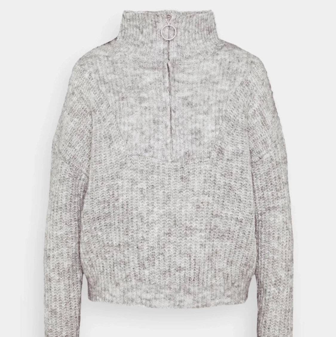Stickad grå tröja