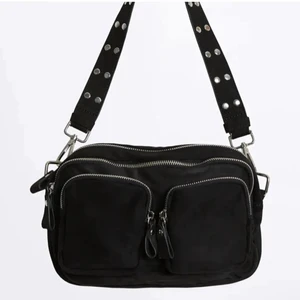 Noella liknande väska - Supersnygg väska från Gina Tricot, liknar Noella väskan. Går inte längre att köpa. I bra skick. Pris kan diskuteras. Köparen står för frakten ❗️