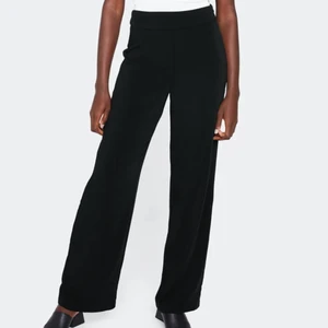 Kostymbyxor bikbok  - Jätte fina kostymbyxor från bikbok i storlek S, använda men i bra skick. Skriv privat för fler bilder💕