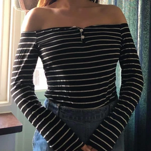 Off shoulder tröja - Frakt tillkommer :) 