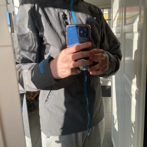 Skidjacka  - Skidjacka i fint skick utan några slitage. Köpare står för frakten