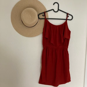 Klänning från Atmosphere - Jättefin sommarklänning från Atmosphere!  Använd endast lite.