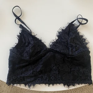 Svart spets topp - Svart spetstopp i storlek S