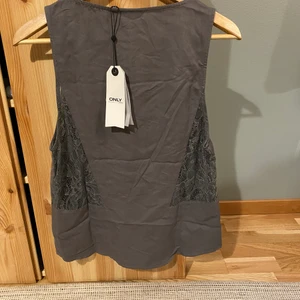 Nytt Linne från Only storlek XS - Nytt med lapp. Storlek 34/xs