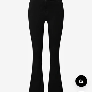 Fina boot Cut jeans  - Jätte fina boot cut jeans, använda ganska många ggr och e såååå sköna, men tyvärr har de blivit för små, också väldigt stretchiga 