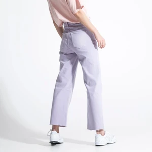 Snygga jeans  - Säljer dessa snygga jeans från lager 157. Älskar passformen men färgen va inte riktigt min stil. Passar M-XL beroende på hur man vill att de ska sitta. Pris är inkl frakt. 🧚🏼🦄 