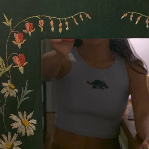 Extremt gullig topp - En topp med gulligt tryck, inte använd mycket, samfraktar gärna🥰