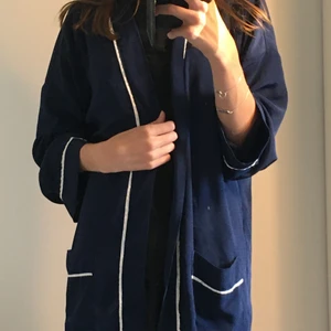 Tunika - Blå tunika som man ska ha över baddräkten. Anledningen till att jag säljer är för att jag redan har så många tunikor. Toppskick