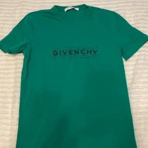 Fake givenchy t shirt  - Helt ny, storlek M passar L också