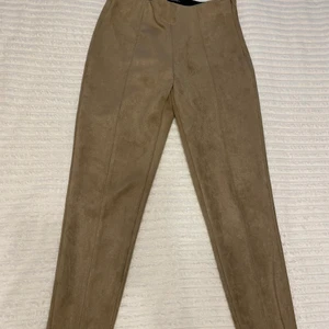 Zara byxor storlek L pasar även M  - Ny skick oanvända