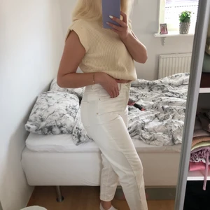 Vita mom jeans från Gina tricot - Använda 1 gång