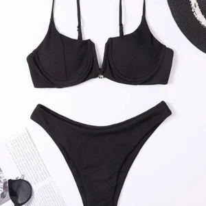 Bikini - Säljer denna då jag råkade beställa två, själv tycker jag att denna bikini är bekväm och väldigt fin