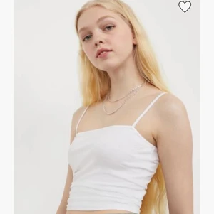 Vitt enkelt linne - Ett super fint enkelt linne ifrån hm! Bra kvalitet helt vitt mm