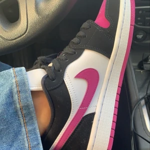 Jordans storlek 38 - Mycket sparsamt använda Jordans. Inköpt för ett år sedan. 