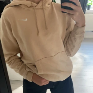 Nike hoodie  - Beige hoodie från Nike i storlek Xs,