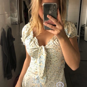 Fin gul klänning - Inte fått användning för, men är jättefin