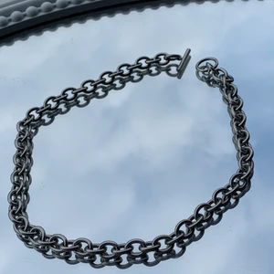 Halsband  - Snyggt halsband i bra kvalitet🖤⛓ 40 cm omkrets, sitter alltså på en bra längd runt halsen (kolla andra bilden)🤍 