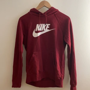 Nike hoddie  - Rensar min garderob. Äkta nike hoodie 