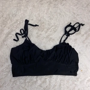 Bikiniöverdel  - Helt oanvänd bikiniöverdel i från shein. Nypris 70kr men säljer nu för 50kr.