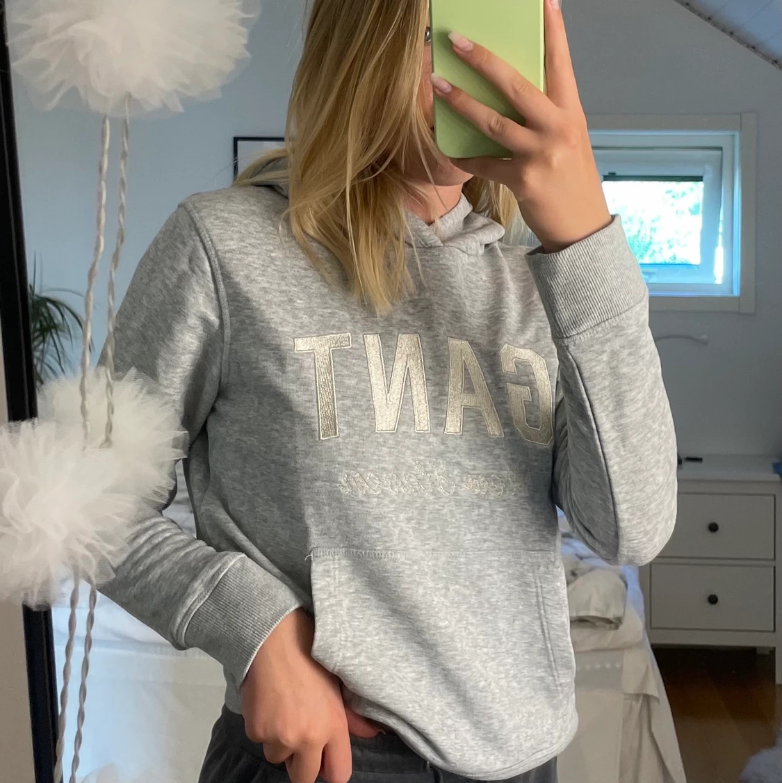 Ljusgrå hoodie